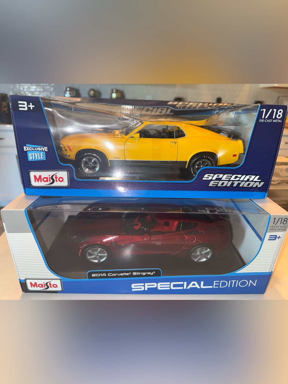 Maisto Special Edition Corvette & Mustang Car Die-Cast Metal cars - 1/18